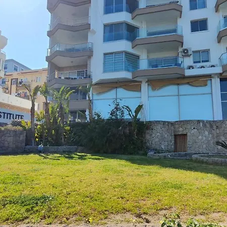 Weekend Apartments 2Br Les Amb Kyrenia  Exterior photo